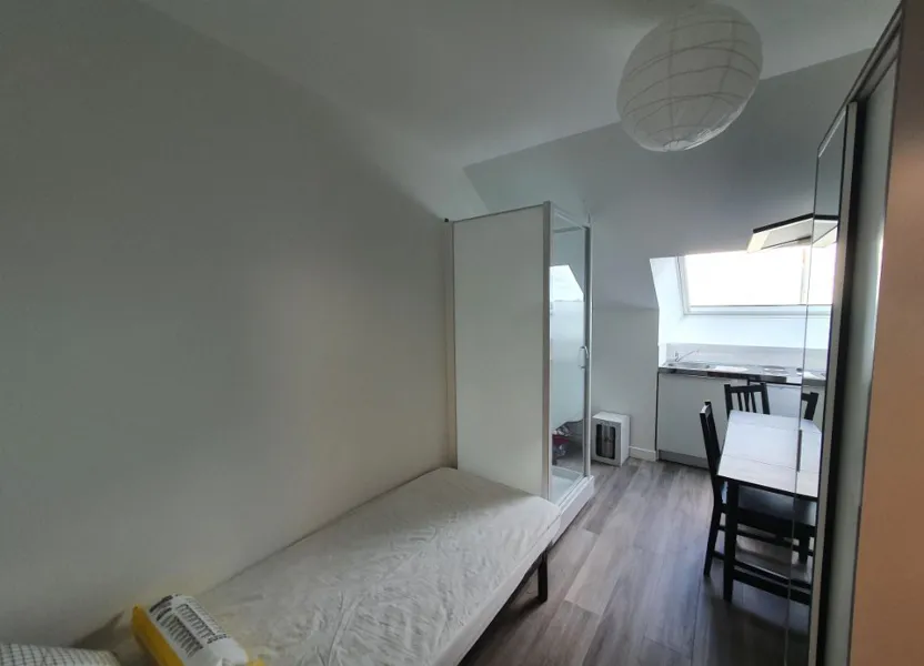 Room Rue Roland Engerand in Saint-Cyr-sur-Loire