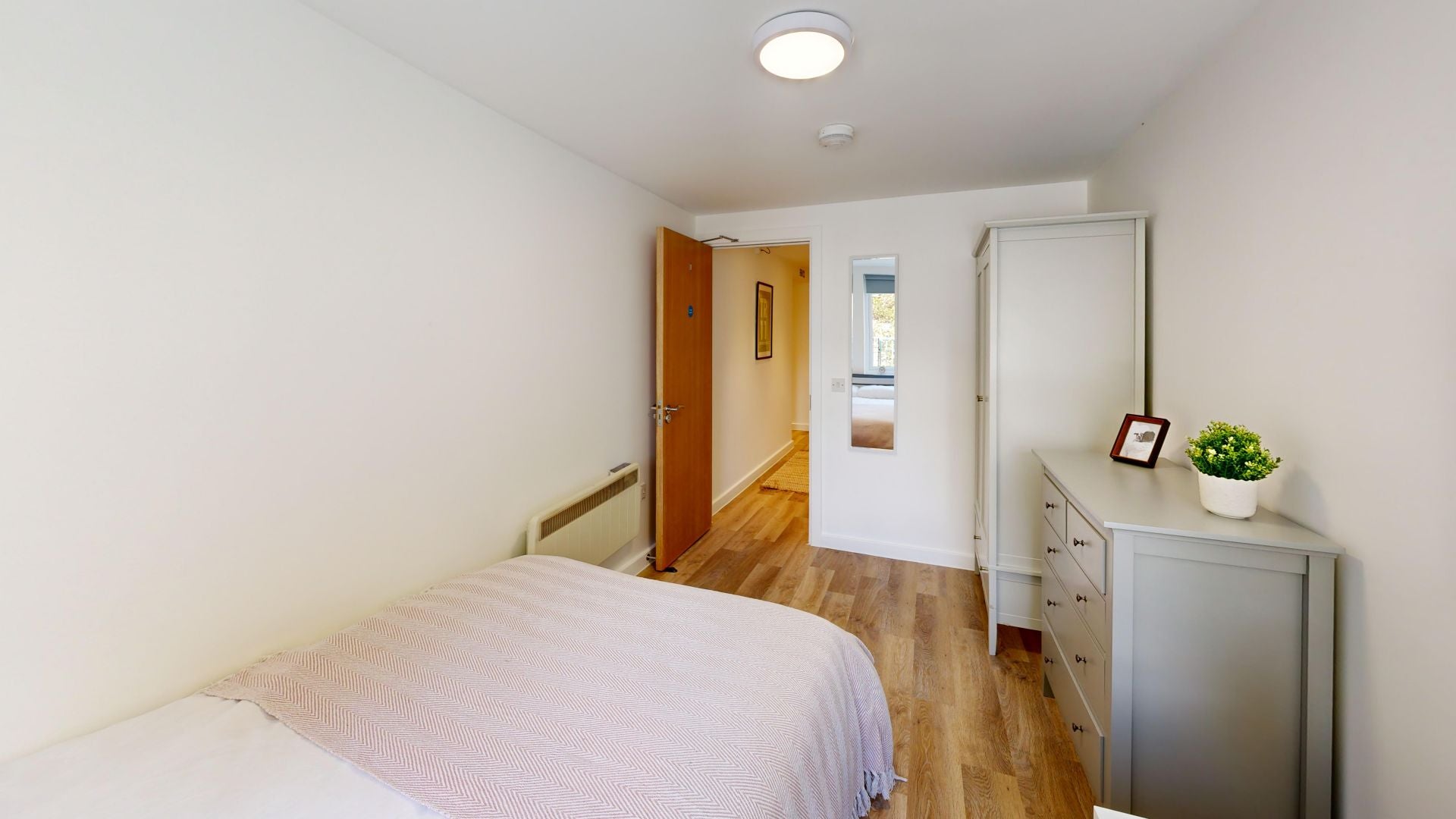 Flat New Street in Falmouth
