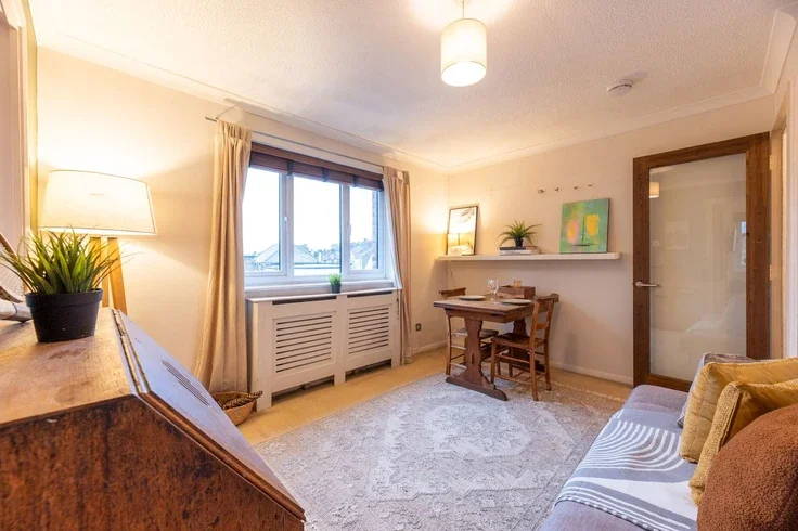Flat Trenmar Gardens in Greater London