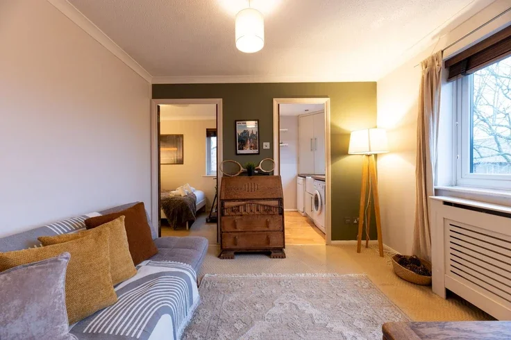 Flat Trenmar Gardens in Greater London