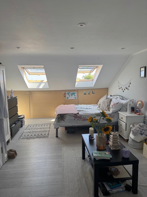 Room Topsham Road in Greater London
