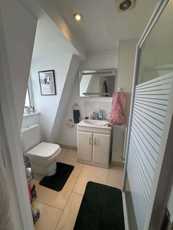 Room Topsham Road in Greater London
