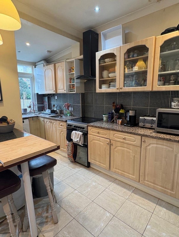 Room Topsham Road in Greater London