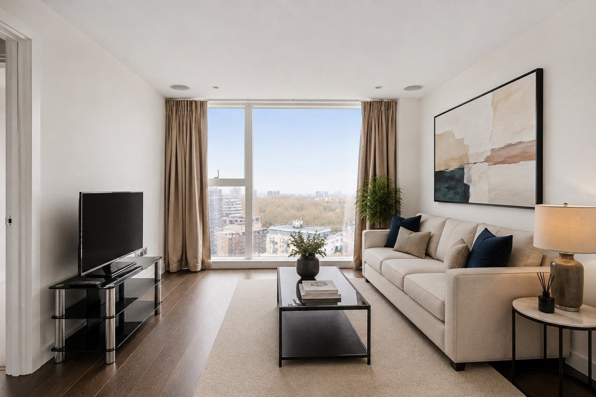 Flat Gatliff Road in City of Westminster