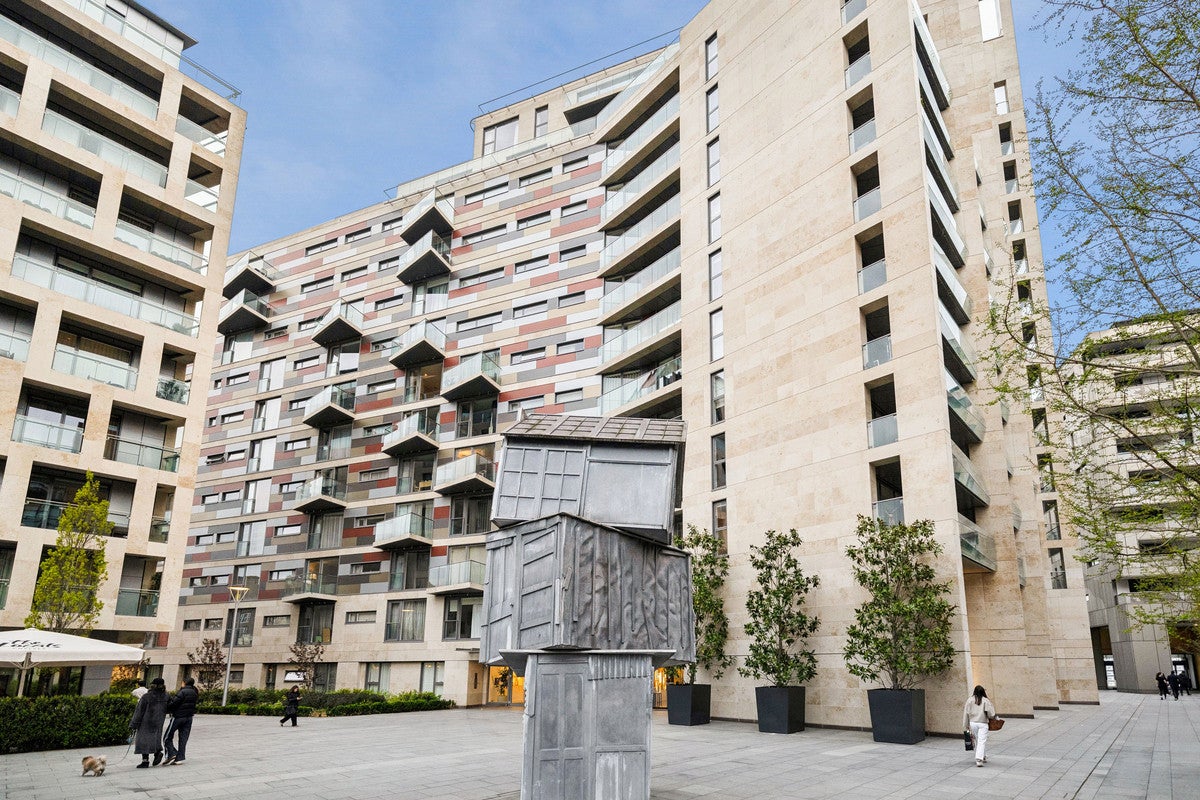 Flat Gatliff Road in City of Westminster