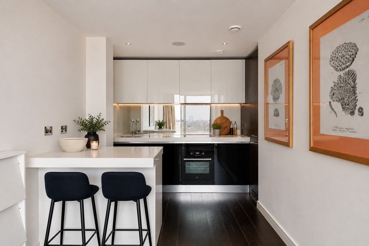 Flat Gatliff Road in City of Westminster