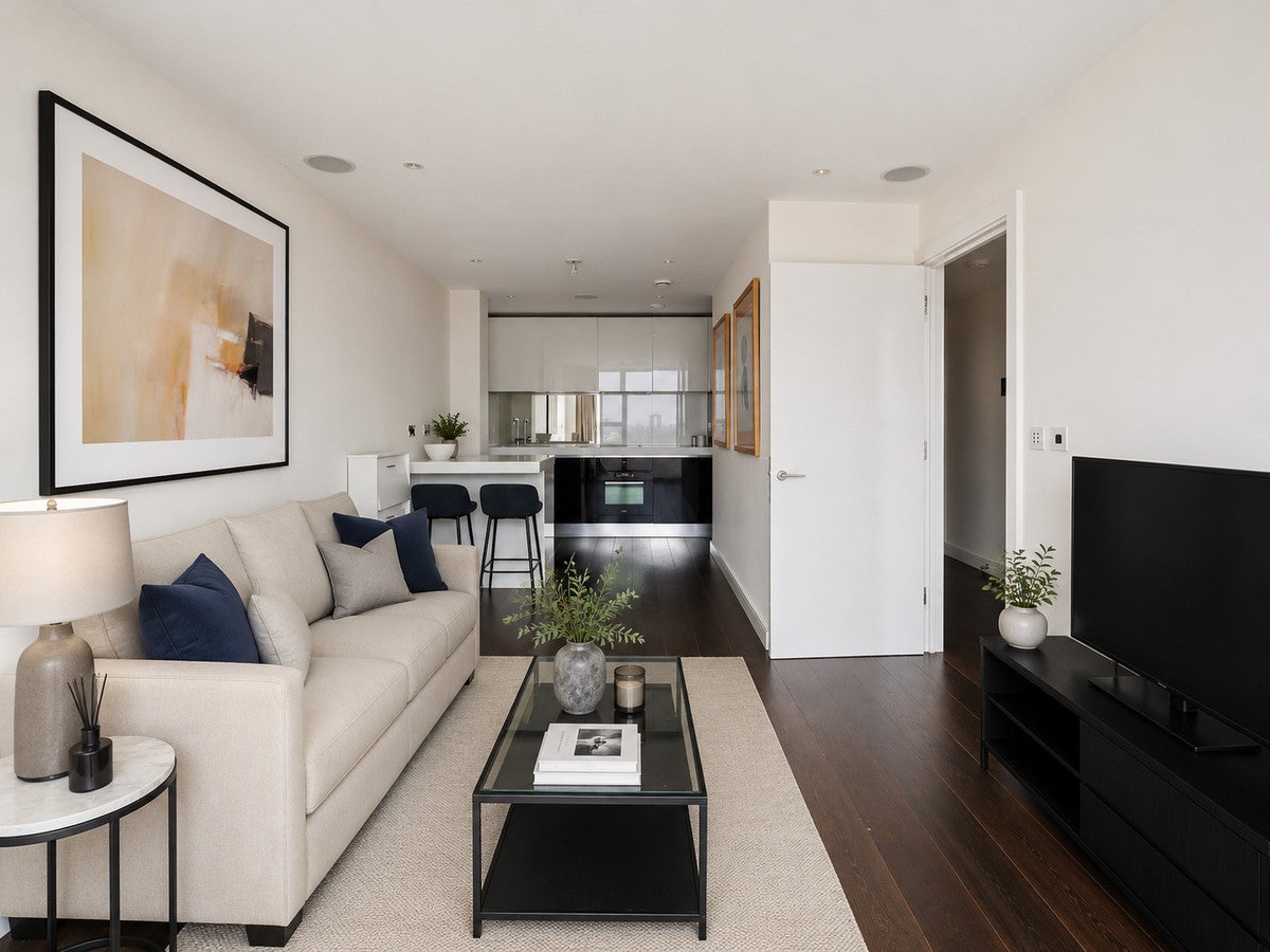 Flat Gatliff Road in City of Westminster