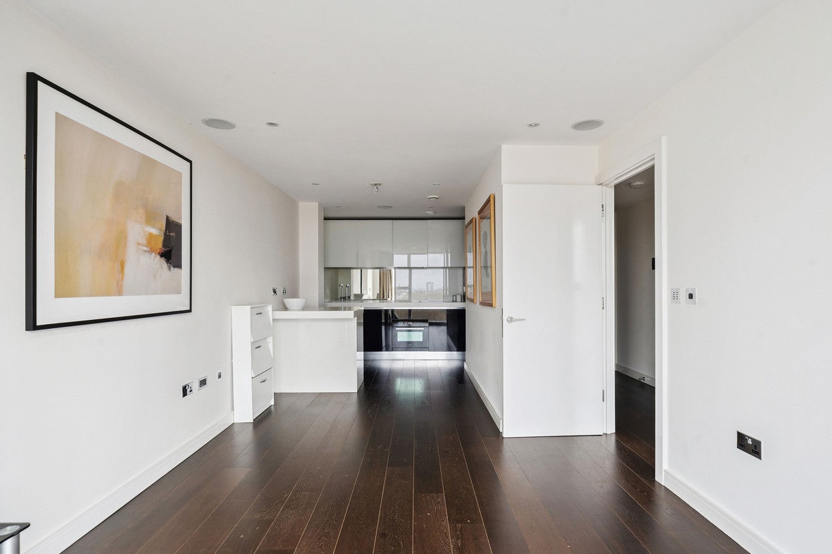 Flat Gatliff Road in City of Westminster