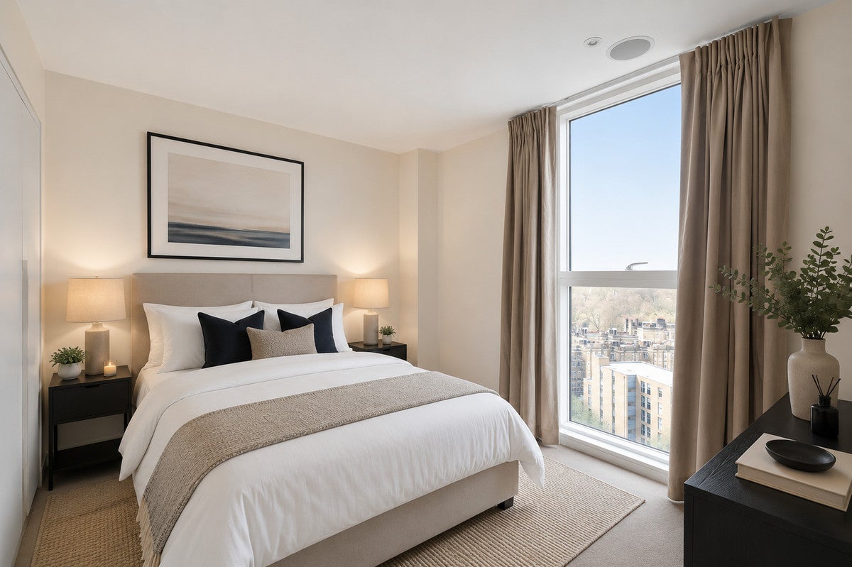 Flat Gatliff Road in City of Westminster