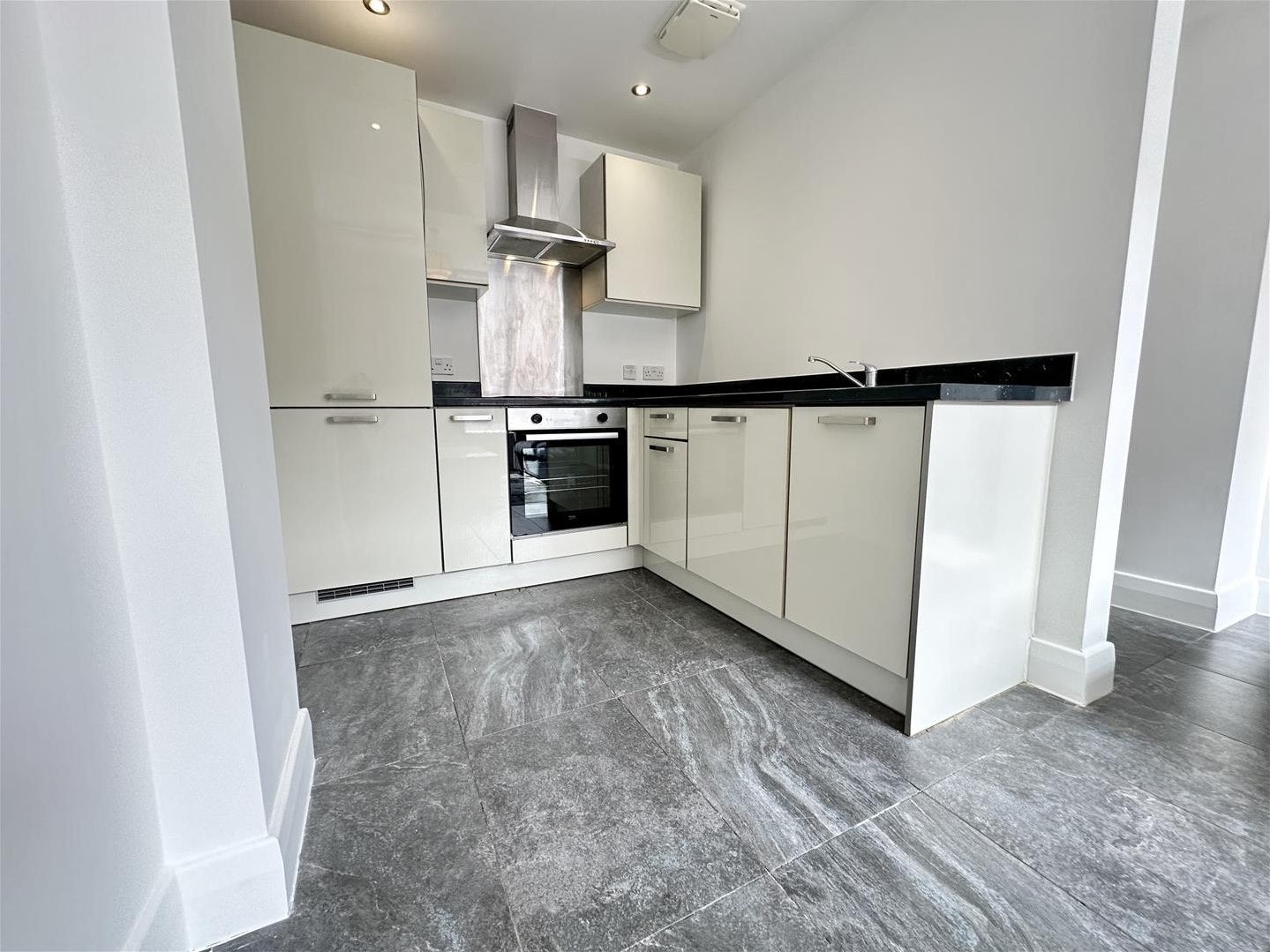 Flat Mount Stuart Square in Cardiff