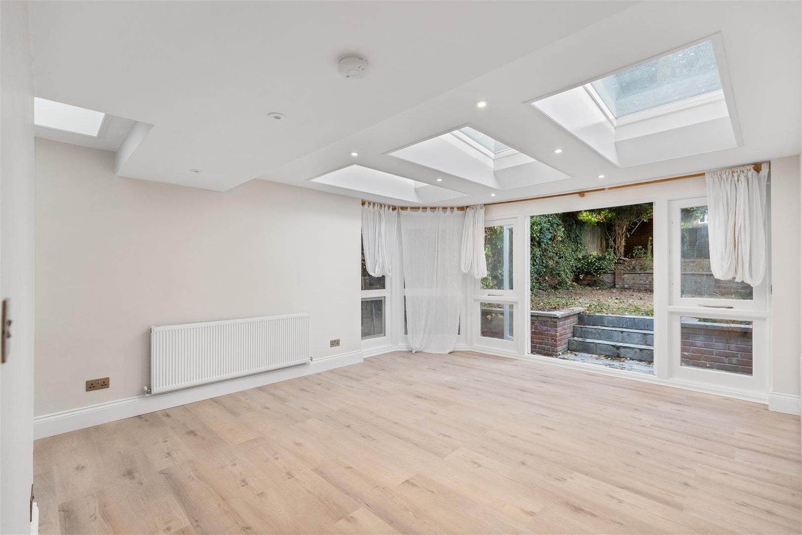 Flat Canfield Gardens in Greater London