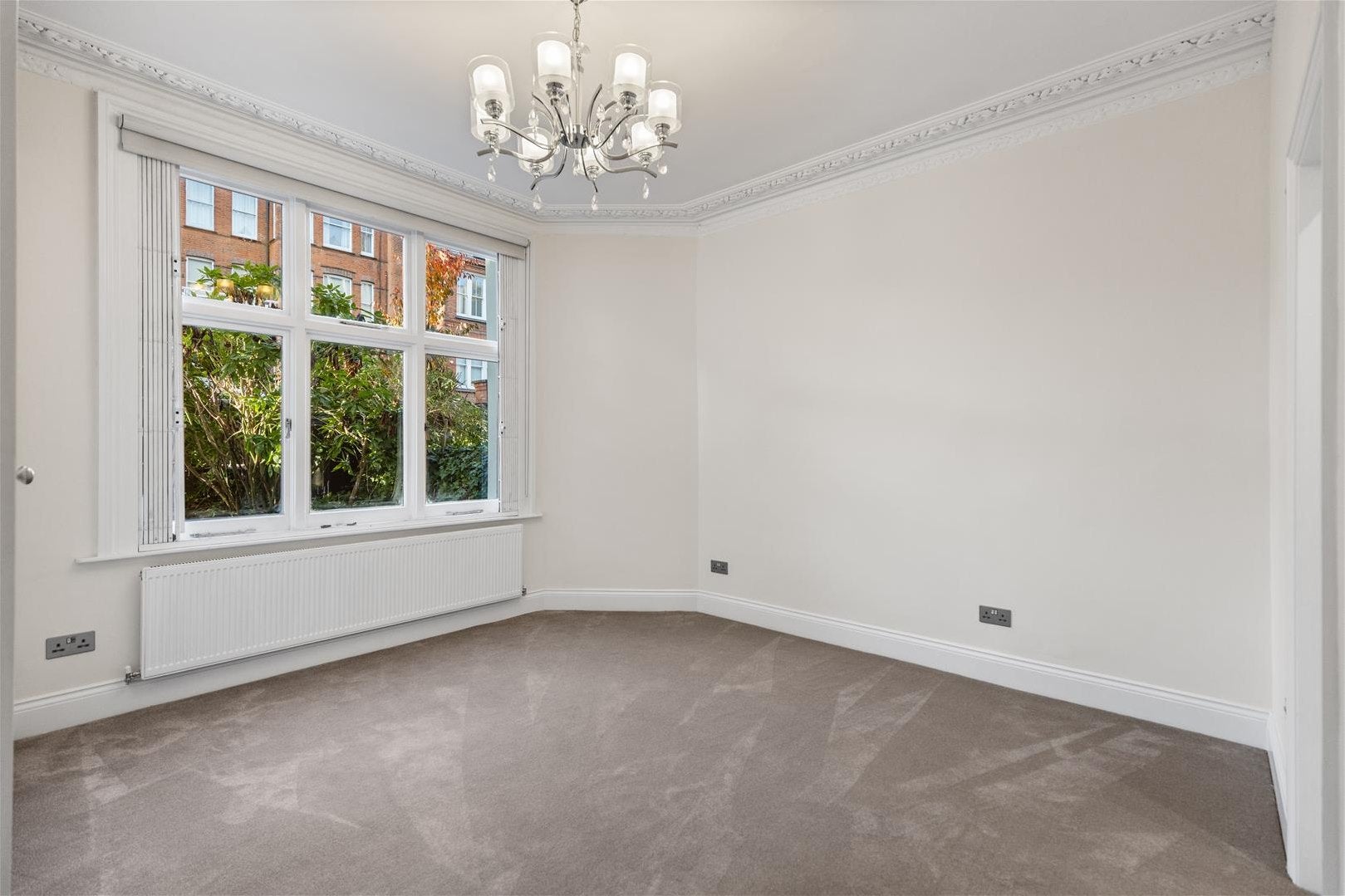 Flat Canfield Gardens in Greater London
