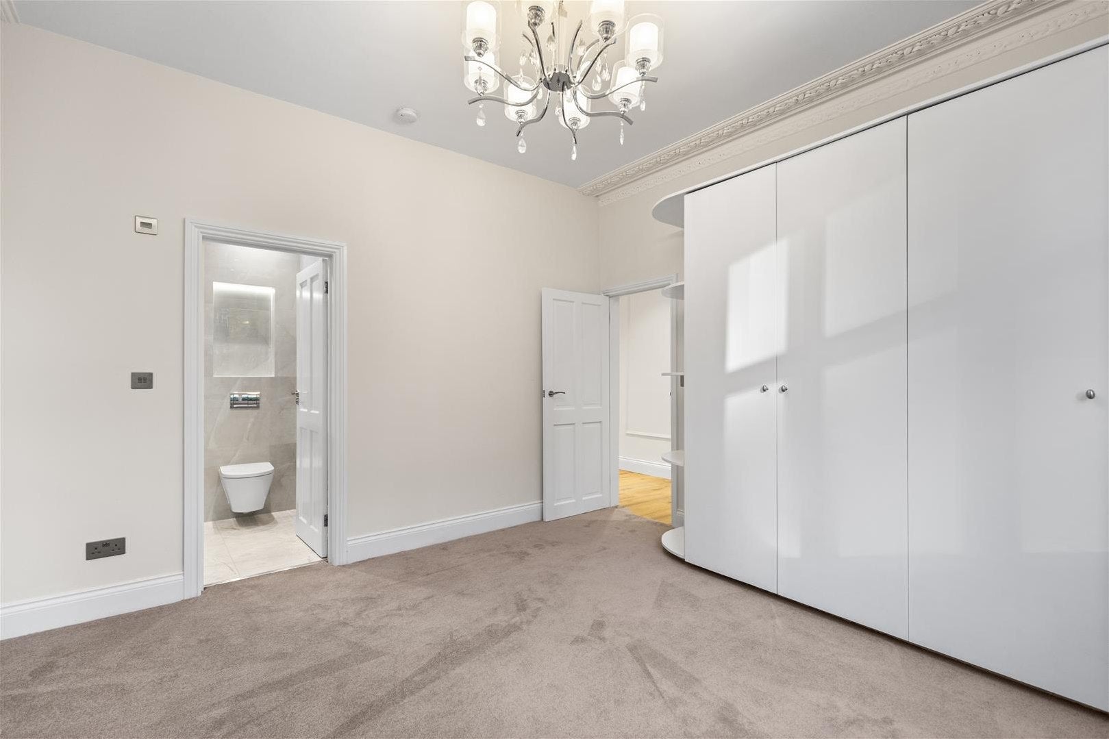 Flat Canfield Gardens in Greater London