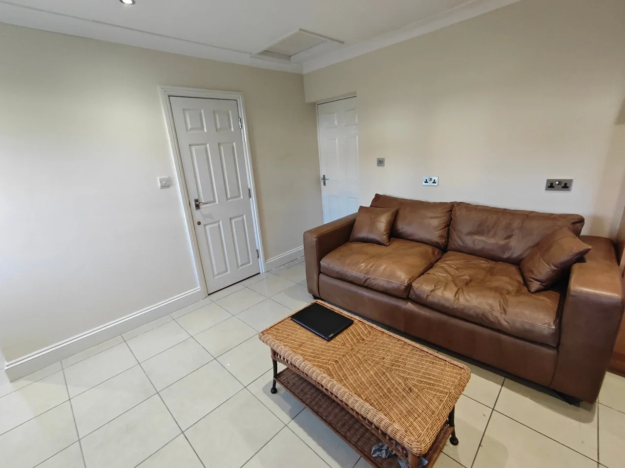 Flat Peterborough Gardens in Greater London