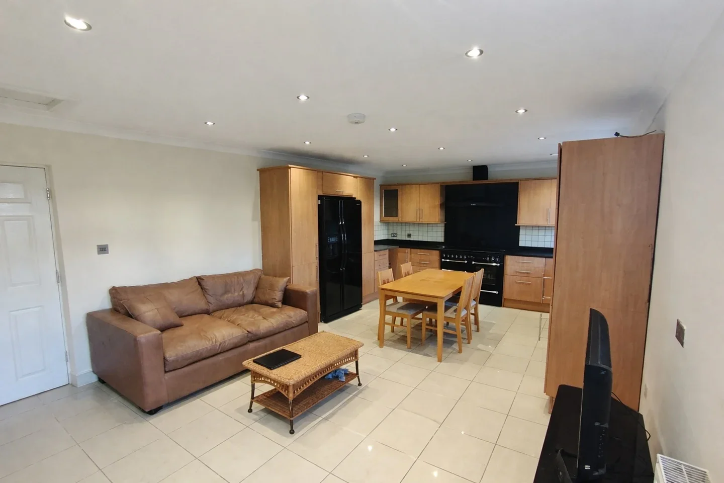Flat Peterborough Gardens in Greater London