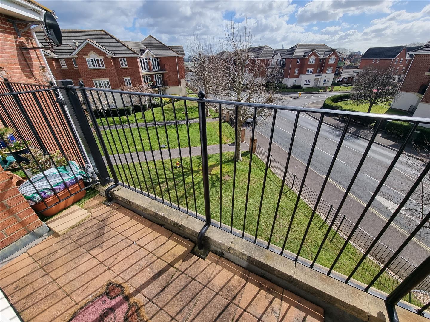Flat Hayling Close in Gosport