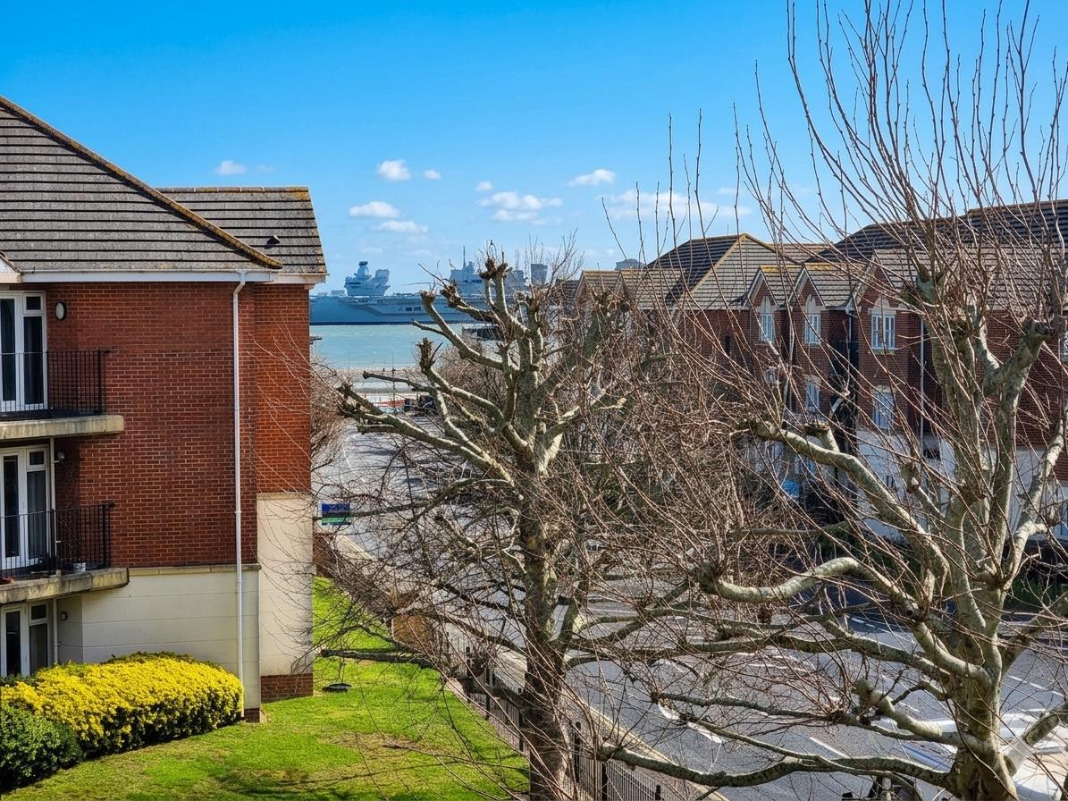 Flat Hayling Close in Gosport