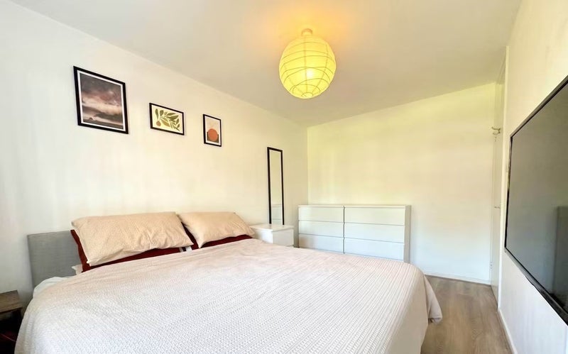 Room Collingwood Street in Greater London