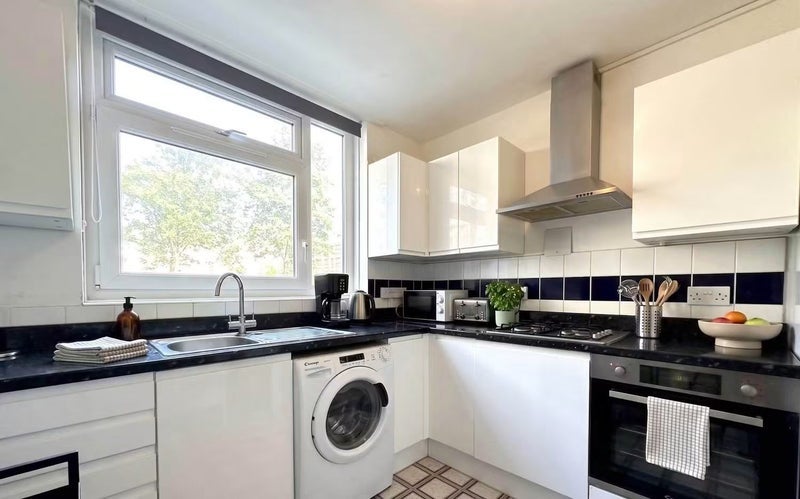 Room Collingwood Street in Greater London