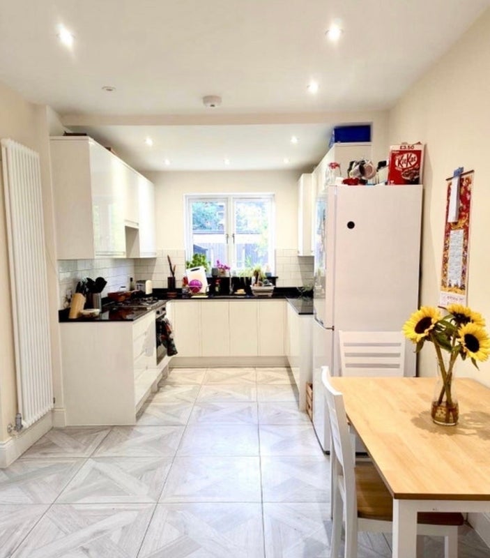 Room Roseberry Gardens in Greater London
