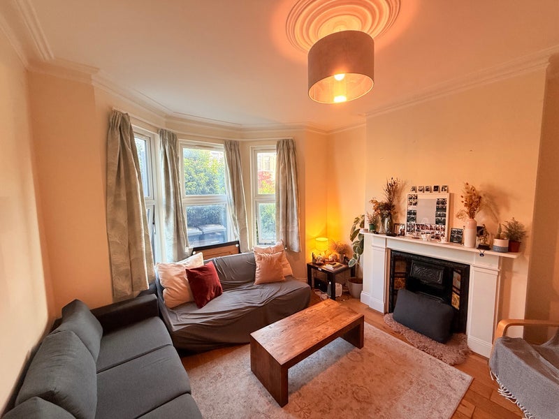 Room Roseberry Gardens in Greater London