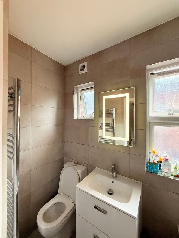 Room Roseberry Gardens in Greater London