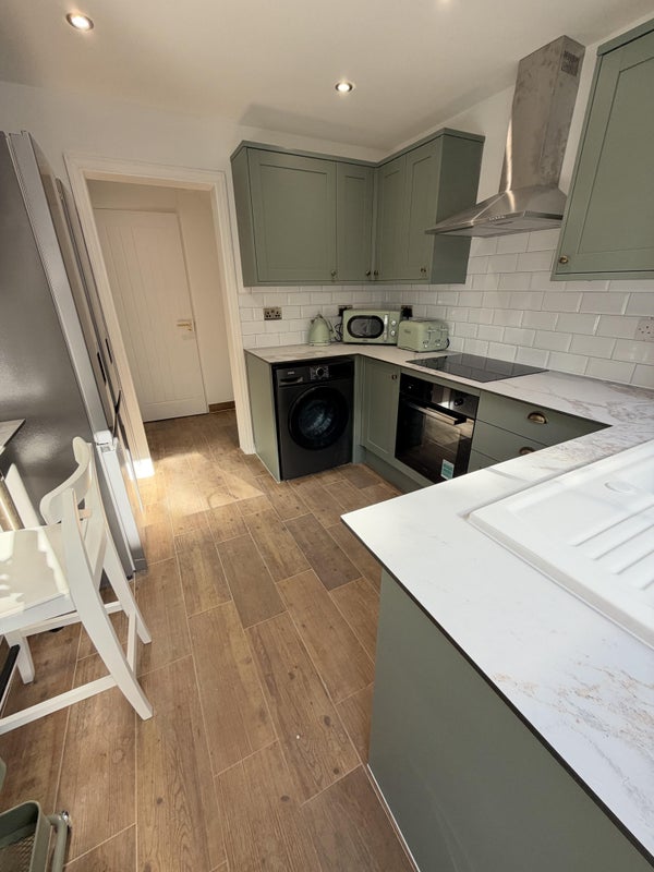 Room Wheat Sheaf Close in Greater London