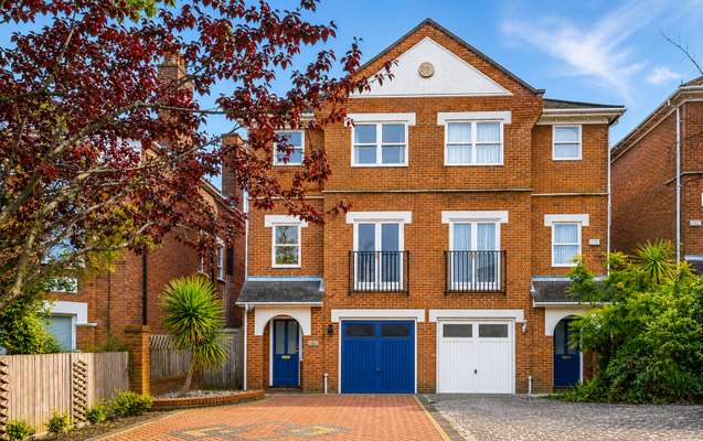 House Hermitage Road in Greater London