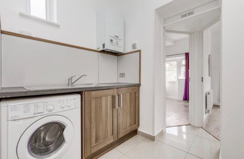 Room Woodlawn Road in Greater London