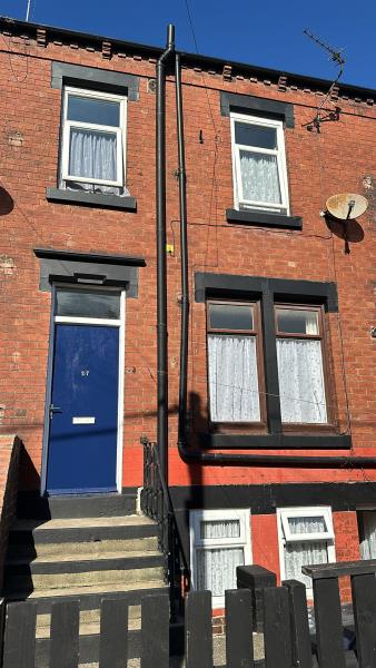 House Longroyd Grove in Leeds