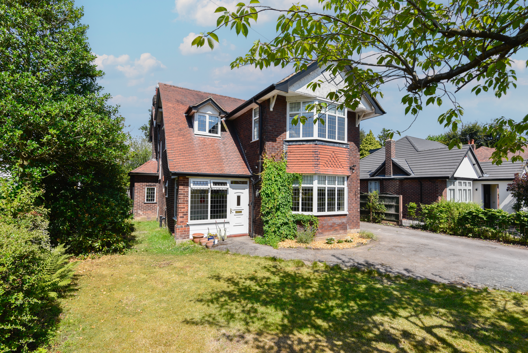House Ramillies Avenue in Cheadle Hulme