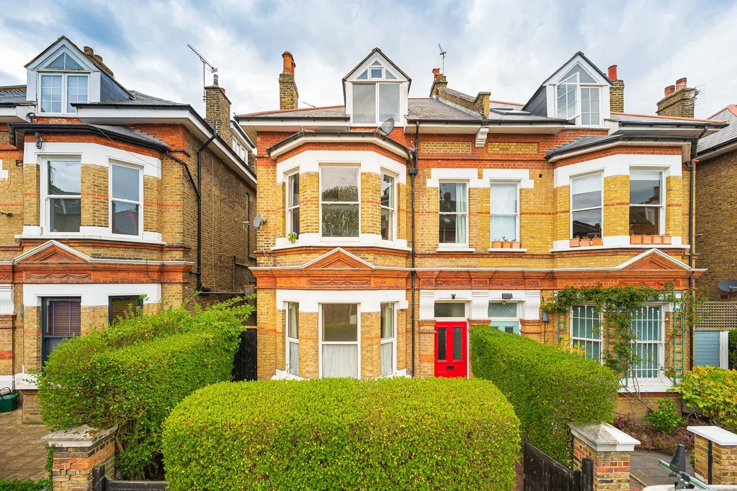 Flat Tierney Road in Greater London