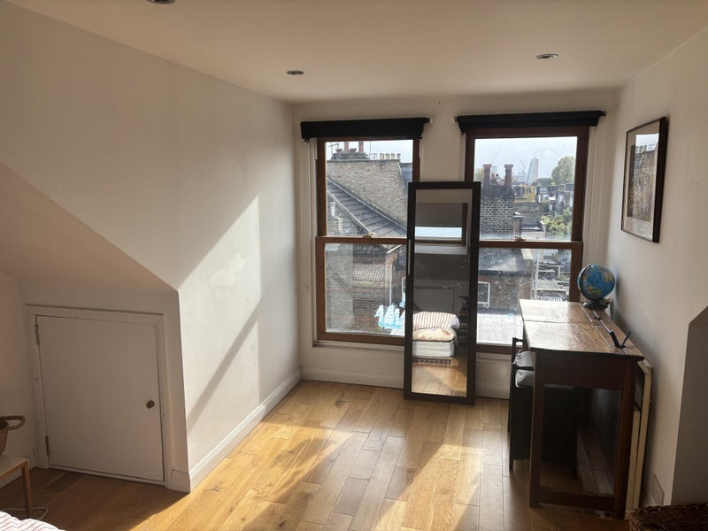 Room Purves Road in Greater London