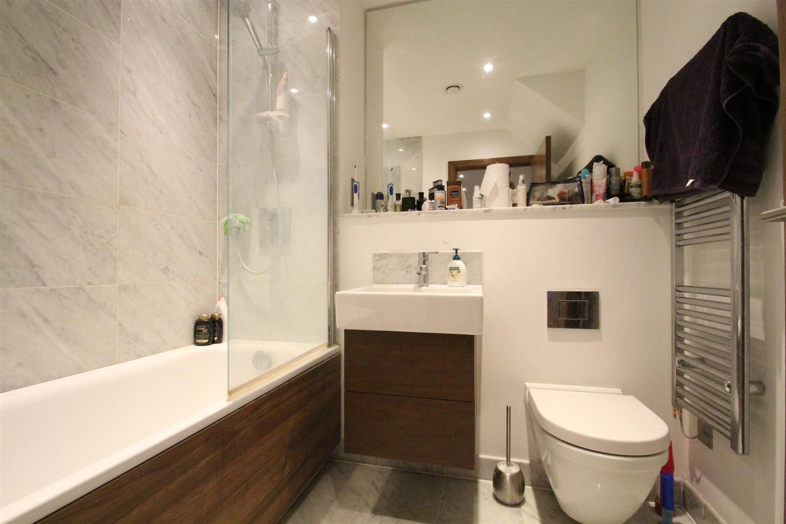 Flat Maygrove Road in Greater London