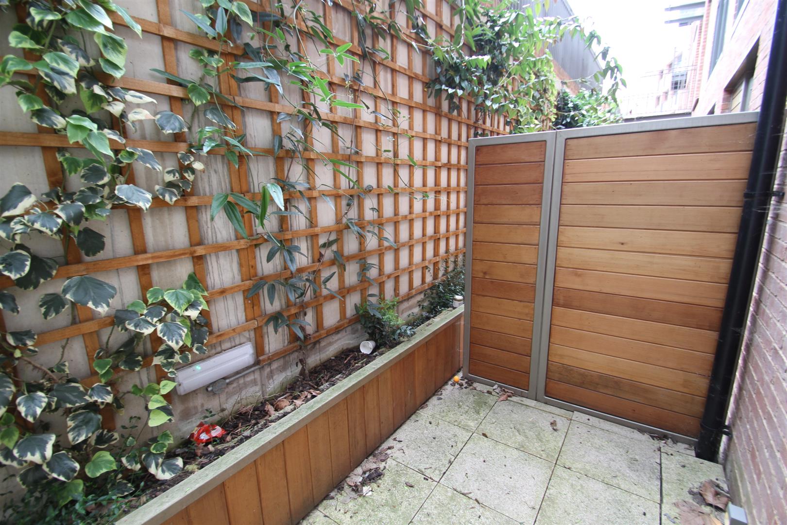 Flat Maygrove Road in Greater London