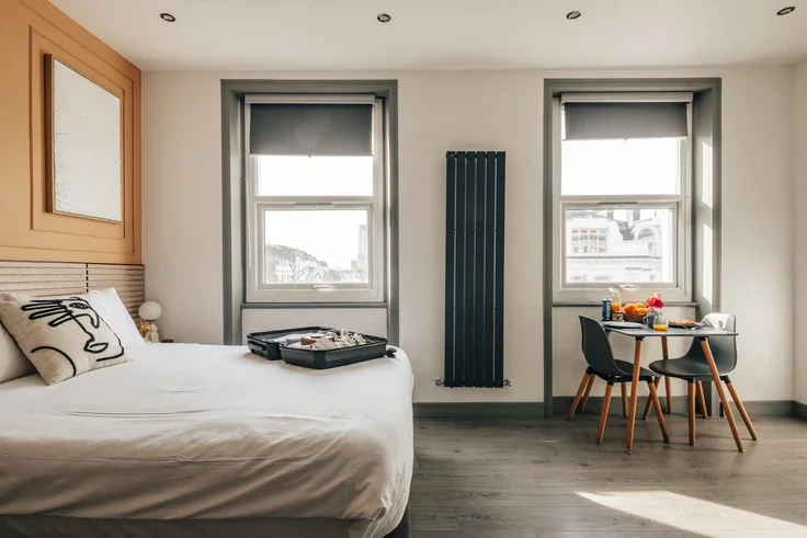 Flat Earl's Court Road in Greater London