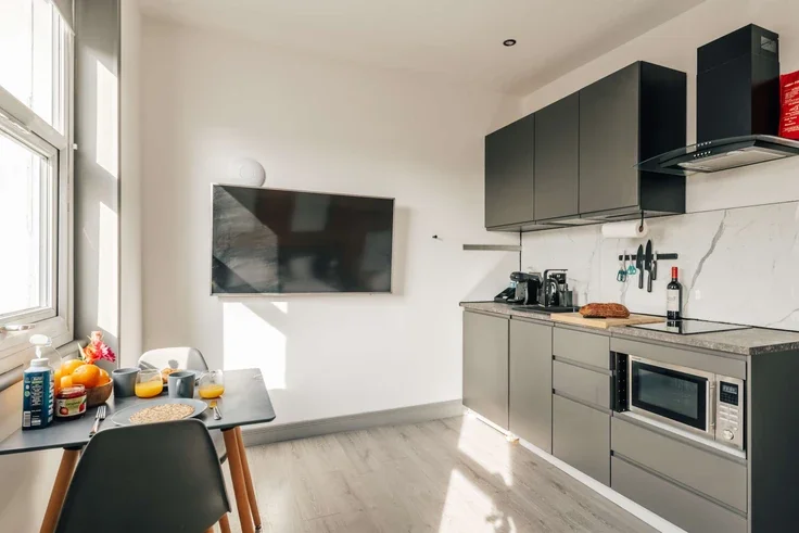 Flat Earl's Court Road in Greater London