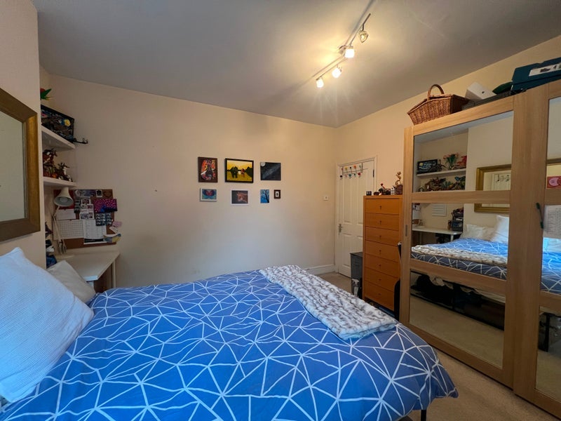 Room Swaby Road in Greater London