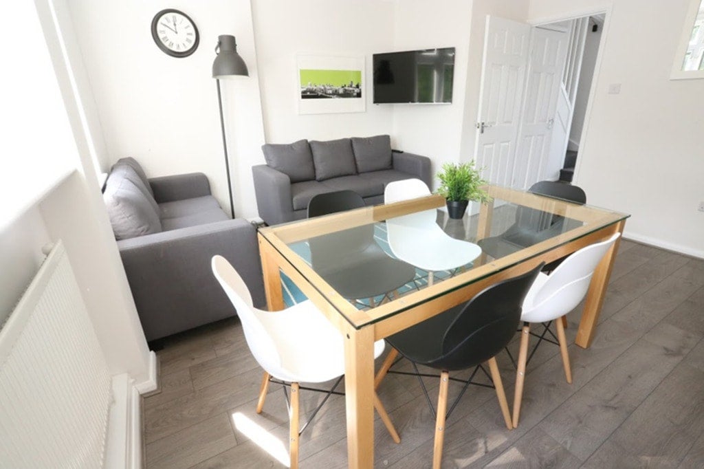 Room Saltwell Street in Greater London