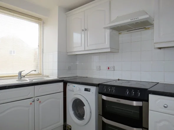 Flat Felixstowe Court in Greater London