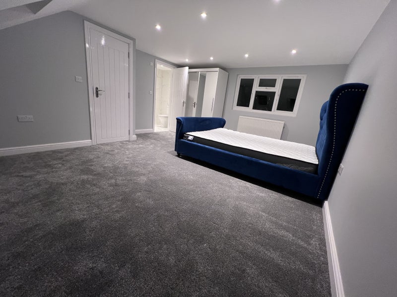 Room Short Close in Crawley