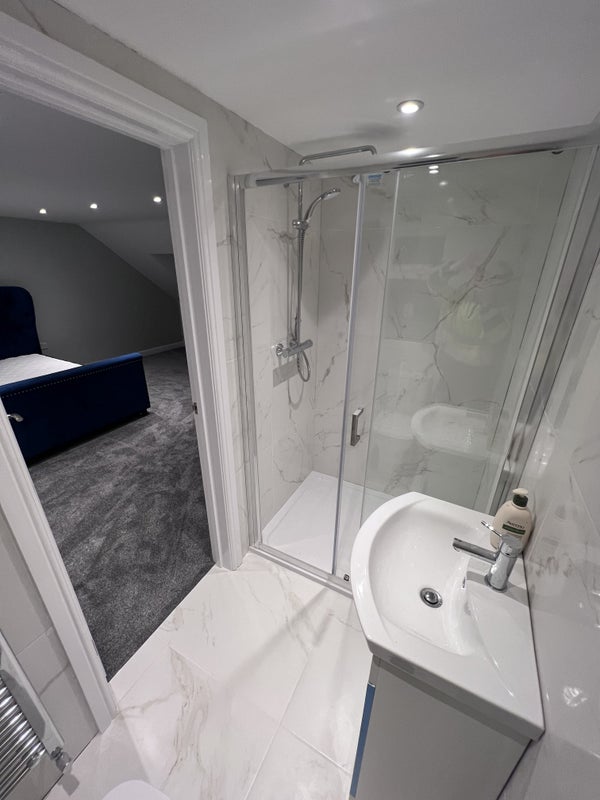 Room Short Close in Crawley