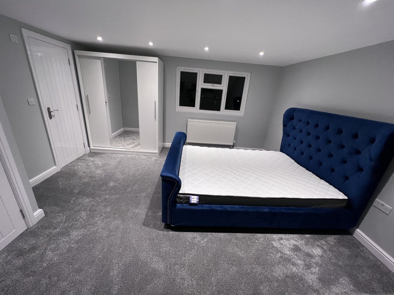 Room Short Close in Crawley