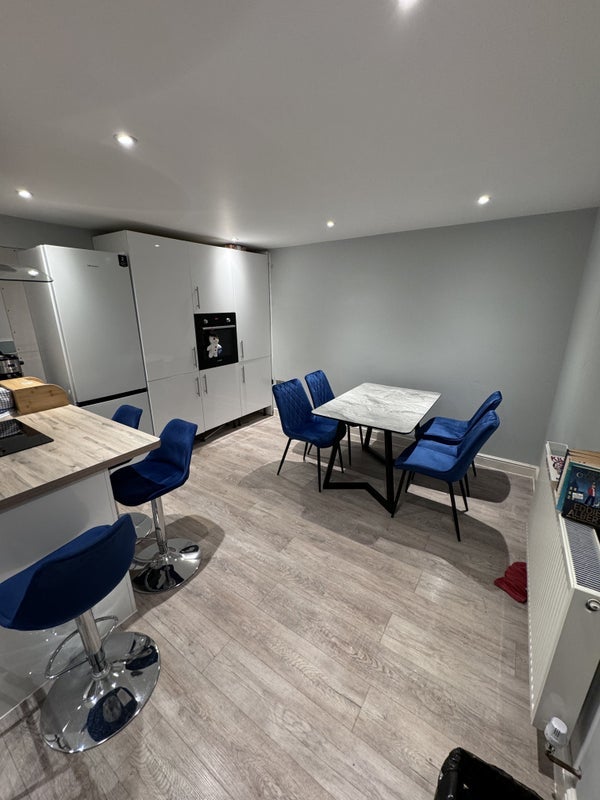 Room Short Close in Crawley