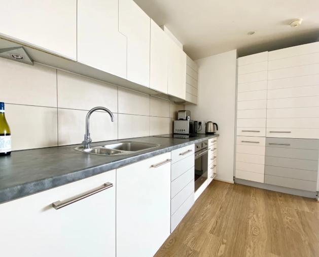 Flat Blackwall Way in Greater London