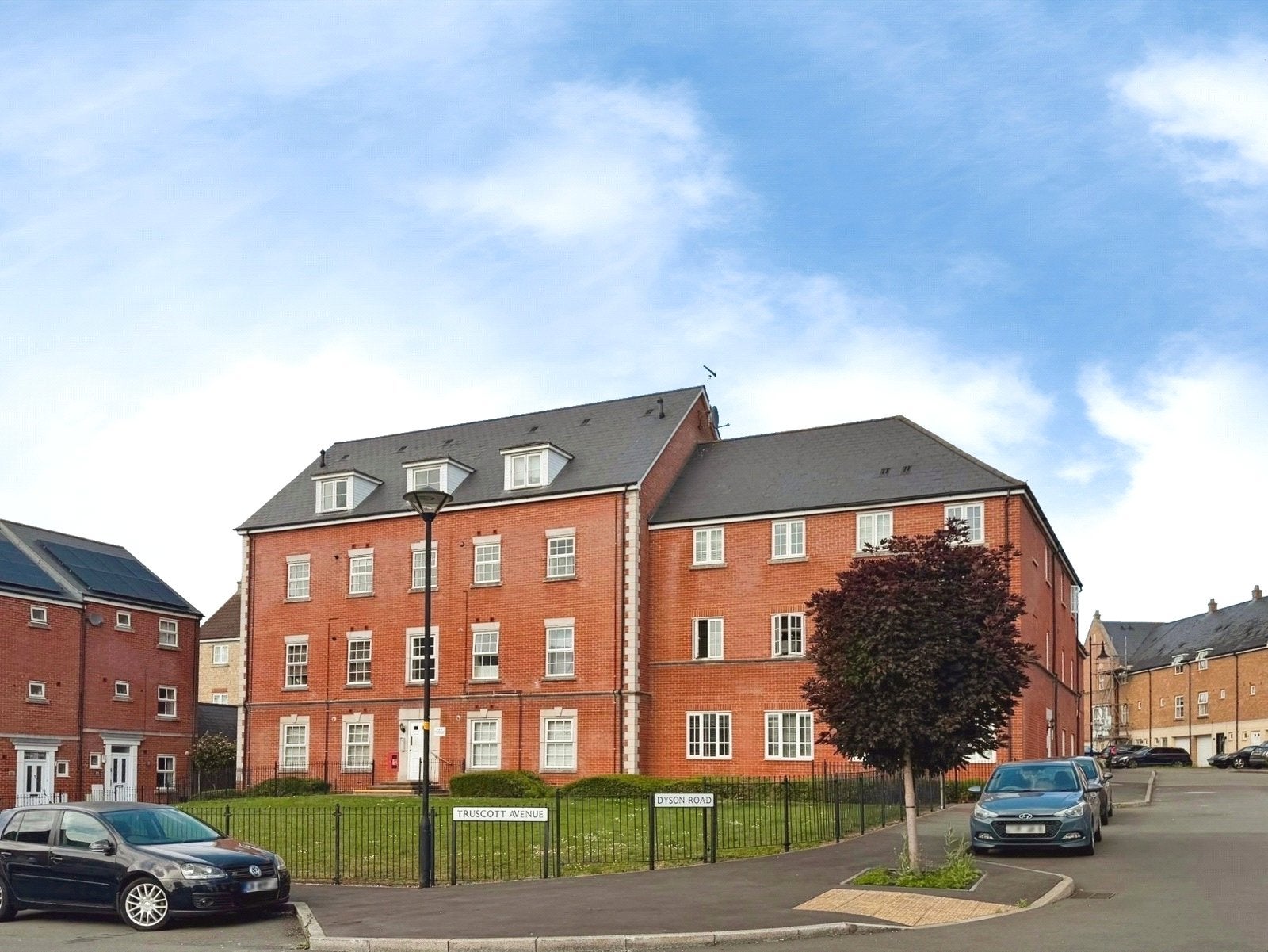 Flat Dyson Road in Blunsdon St Andrew