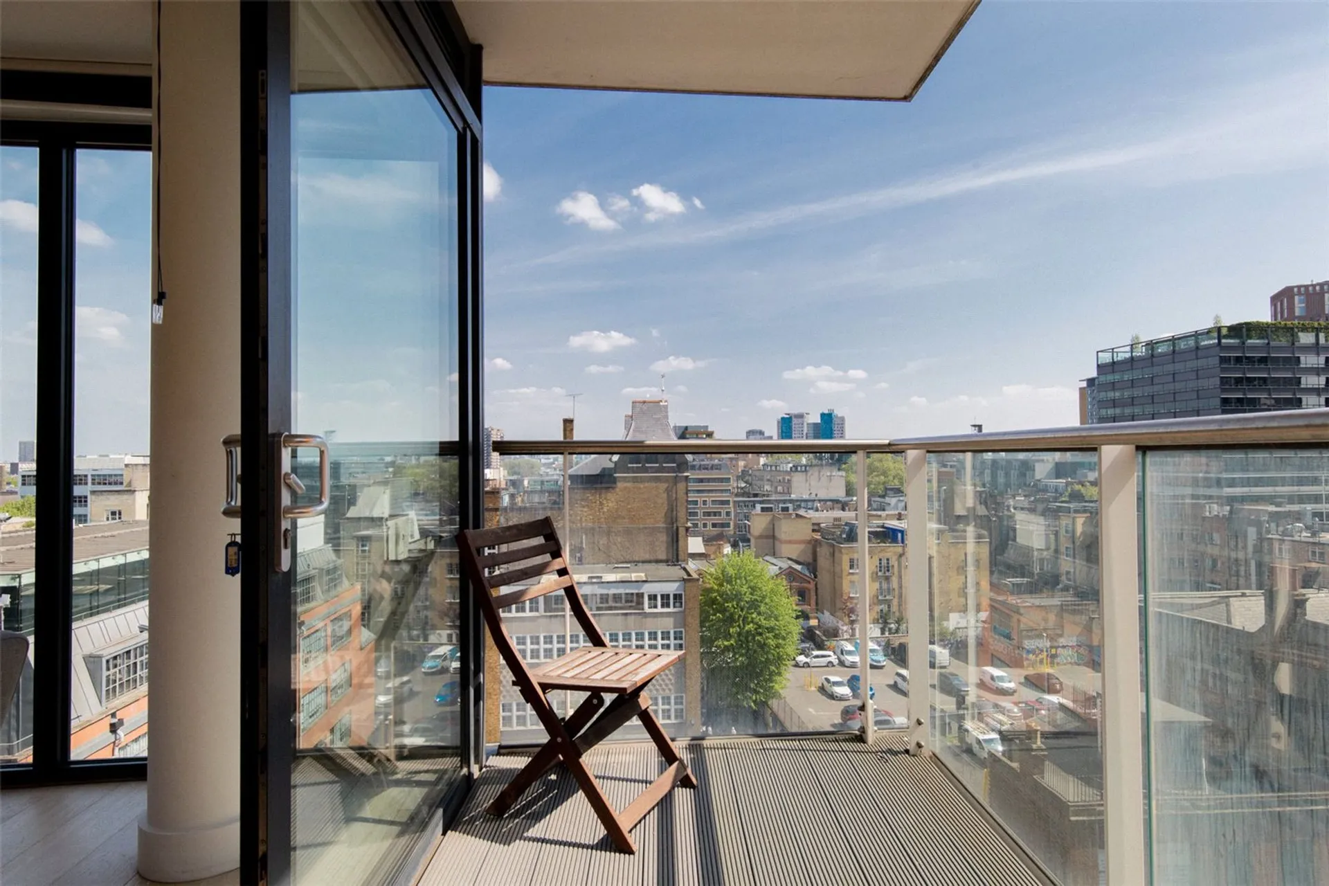 Flat Commercial Street in Greater London