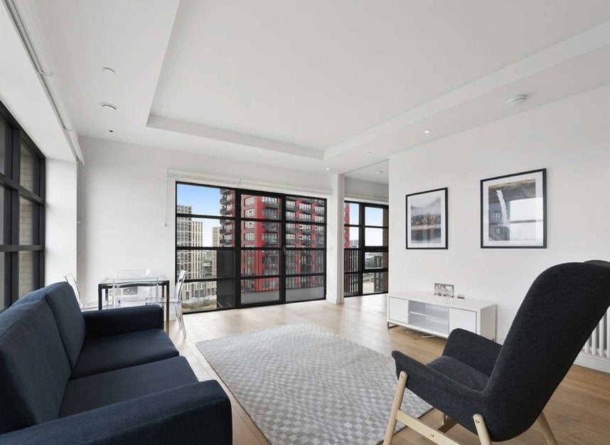 Flat Lyell Street in Greater London