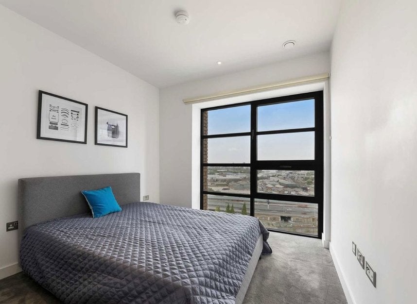 Flat Lyell Street in Greater London
