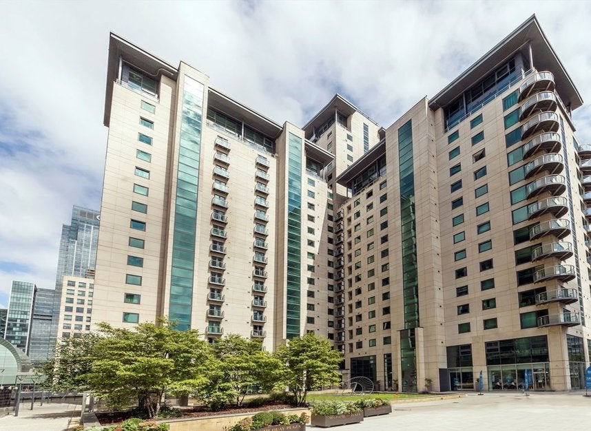 Flat South Quay Square in Greater London